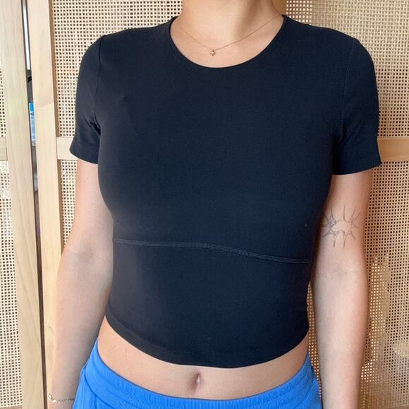 aritzia black BUTTER bound shirt tna golden size medium activewear - Picture 1 of 4
